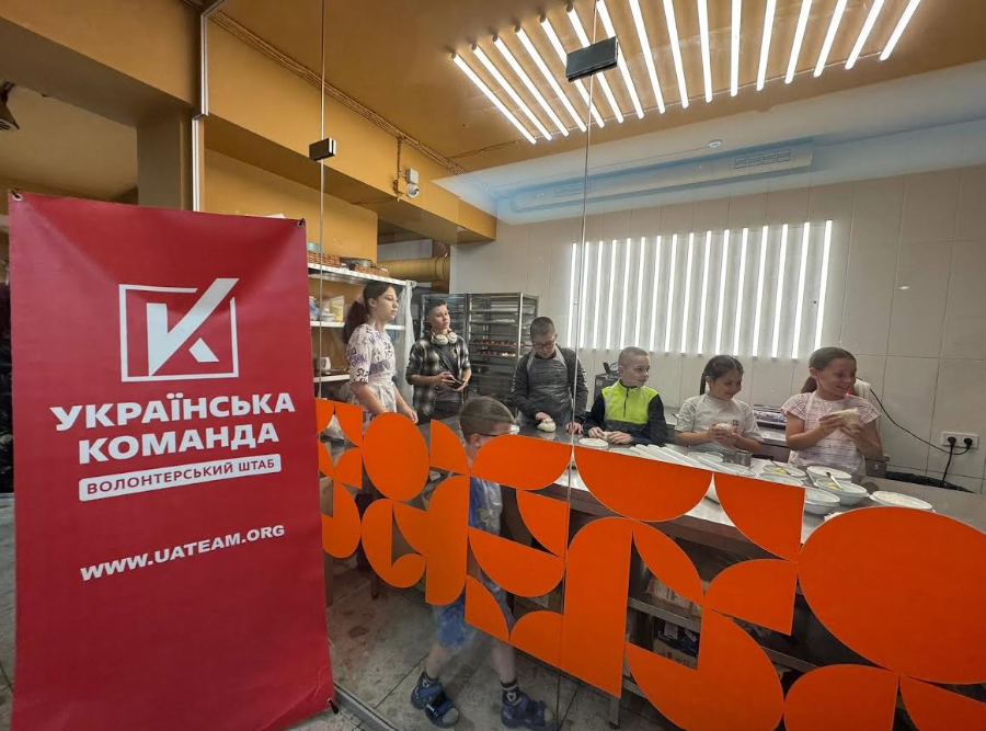 Дитячі усмішки й аромат свіжої піци: в Івано-Франківську провели майстер-клас для малечі 
