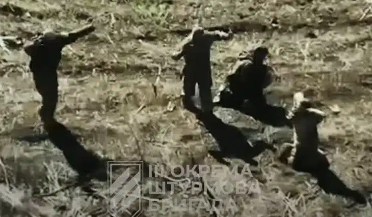 Український штурмовик самотужки захопив у полон чотирьох орків