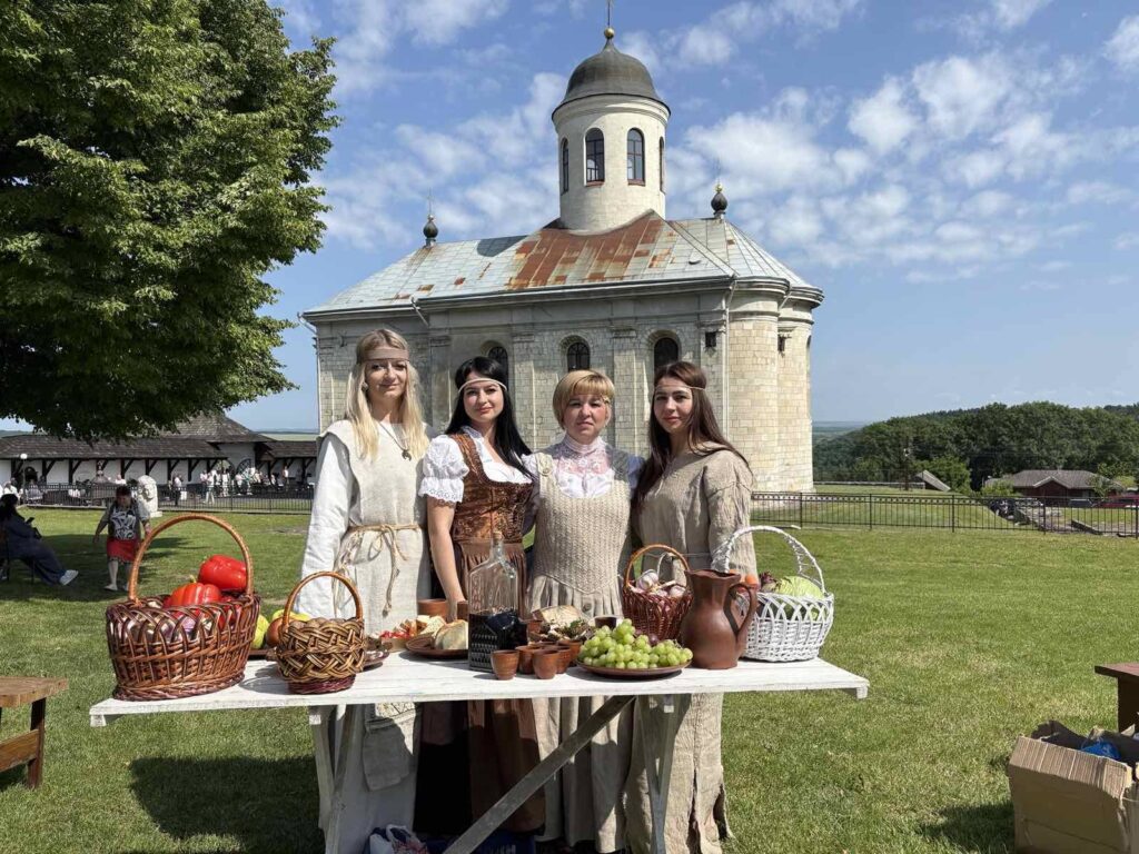 Князі, ремесла і благодійність: у Крилосі відбувся фестиваль “Ремісничий двір давнього Галича”. ФОТО