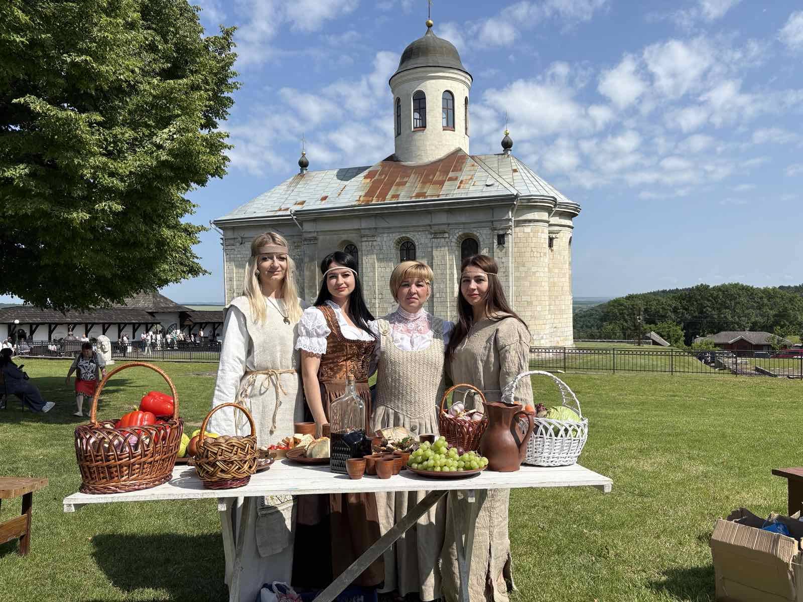 Князі, ремесла і благодійність: у Крилосі відбувся фестиваль “Ремісничий двір давнього Галича”. ФОТО