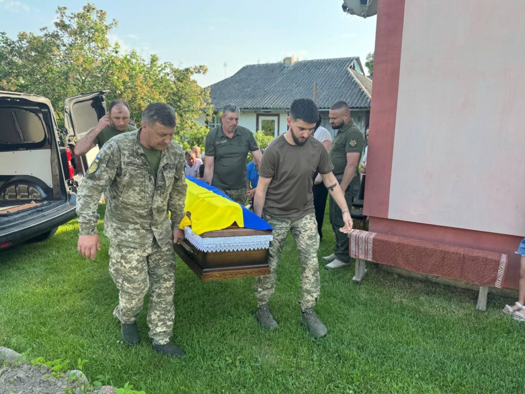 Сьогодні на Коломийщині прощатимуться із нацгвардійцем Едуардом Епеші