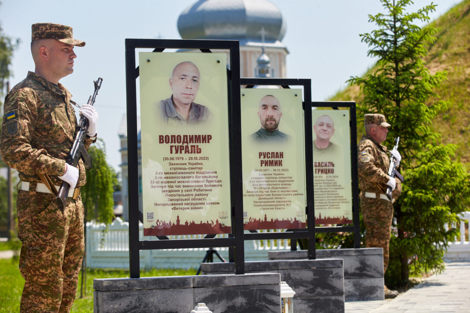 У Березівці відкрили меморіал полеглим захисникам України ФОТО