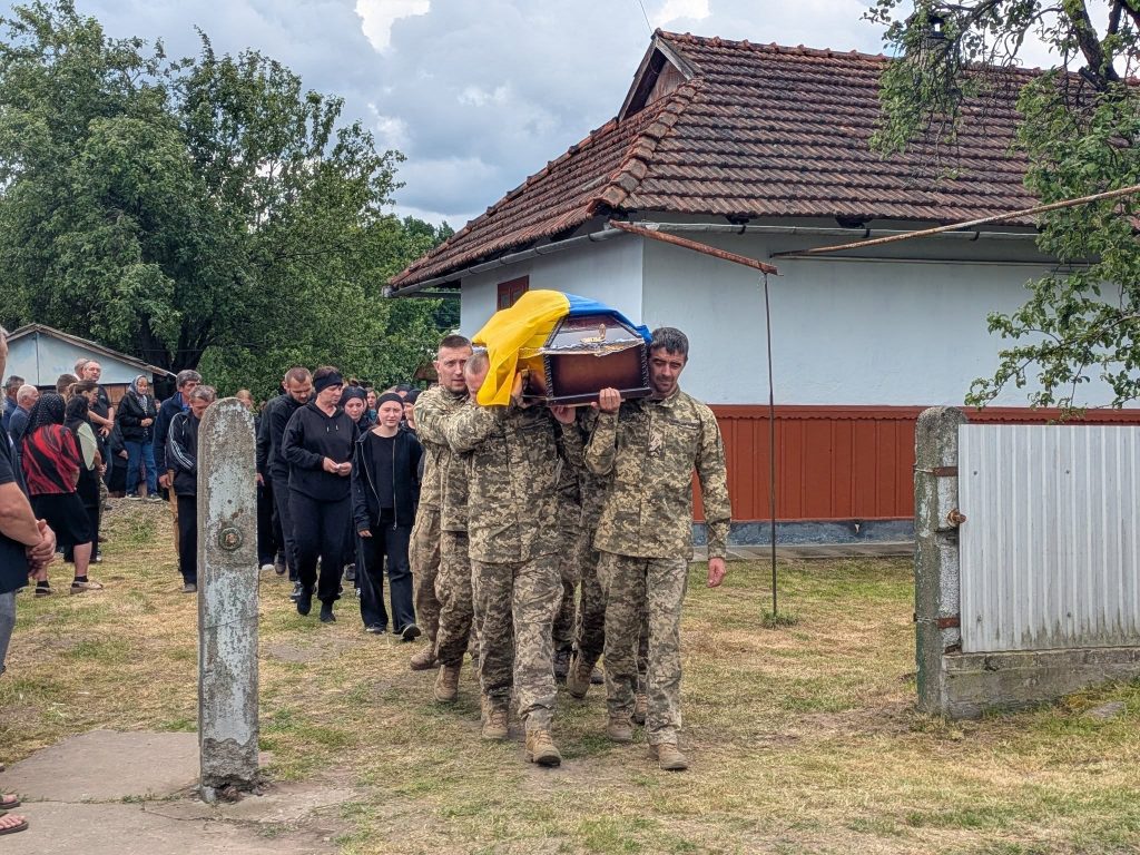 На Коломийщині попрощалися з Героєм Олександром Байлом, який загинув під Часовим Яром. ФОТО