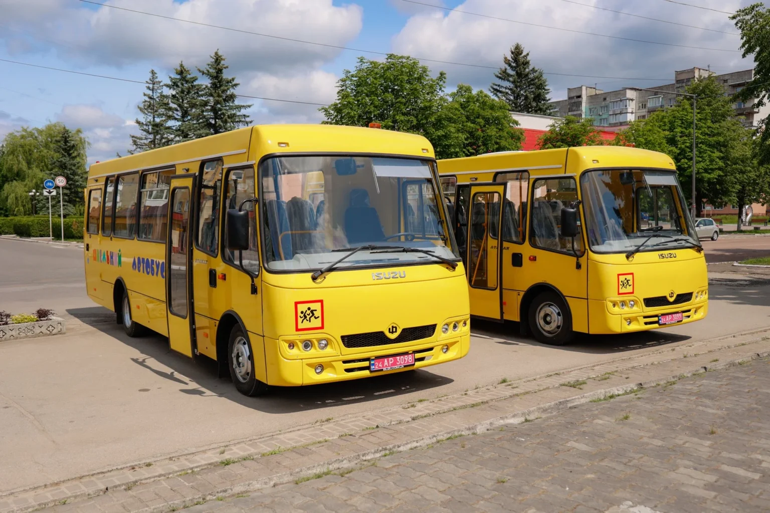 У Долинській громаді два ліцеї отримали спецавтобуси для підвезення учнів з особливими потребами