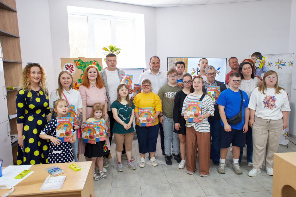 В Івано-Франківську презентували інклюзивну розмальовку «Кольори мого світу». ФОТО