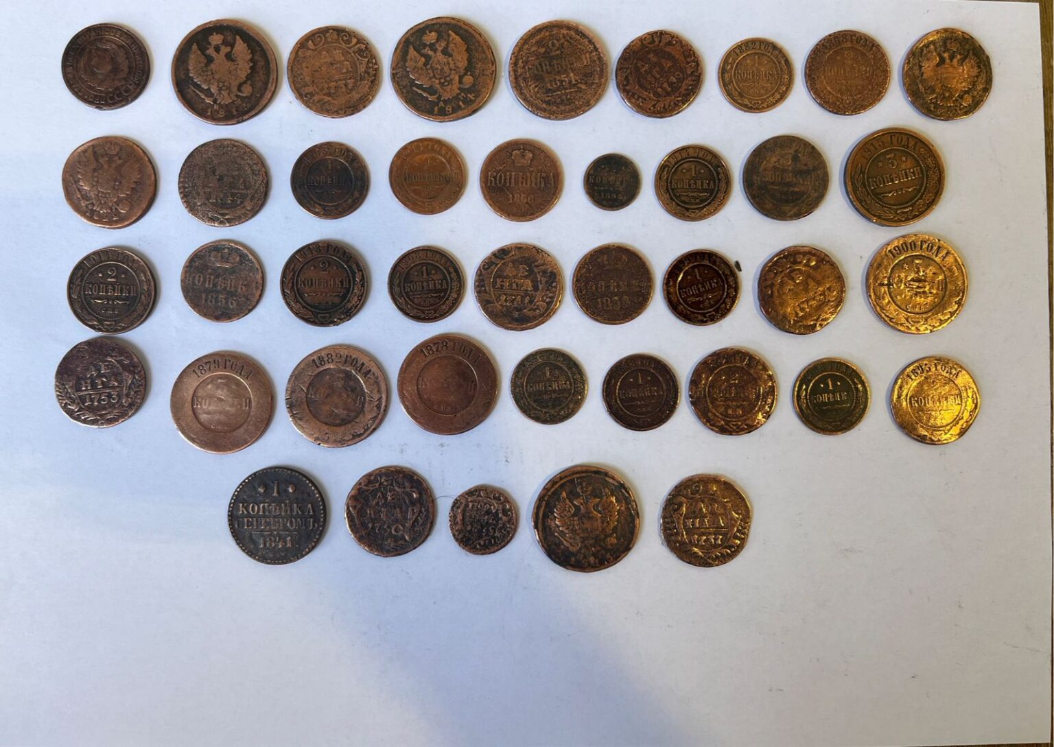 У прикарпатця в бусі знайшли самовар зі старовинними монетами