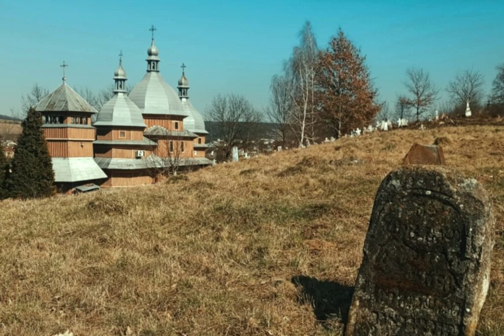 У Рогатині розчищають «старий» єврейський цвинтар. ФОТО