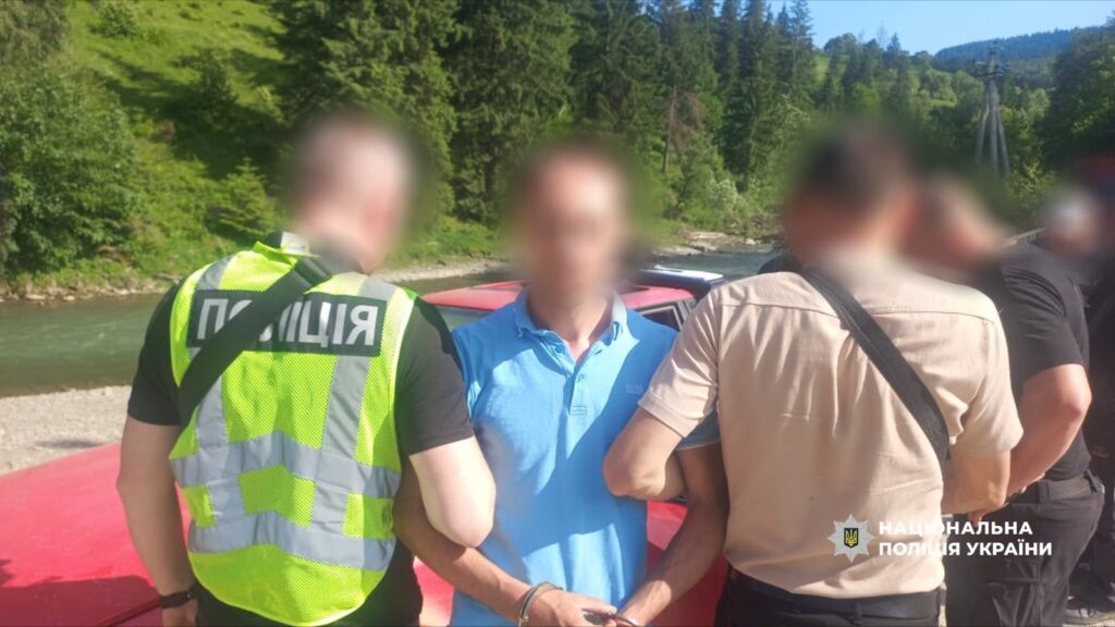 Поліцейське затримання людини на природі