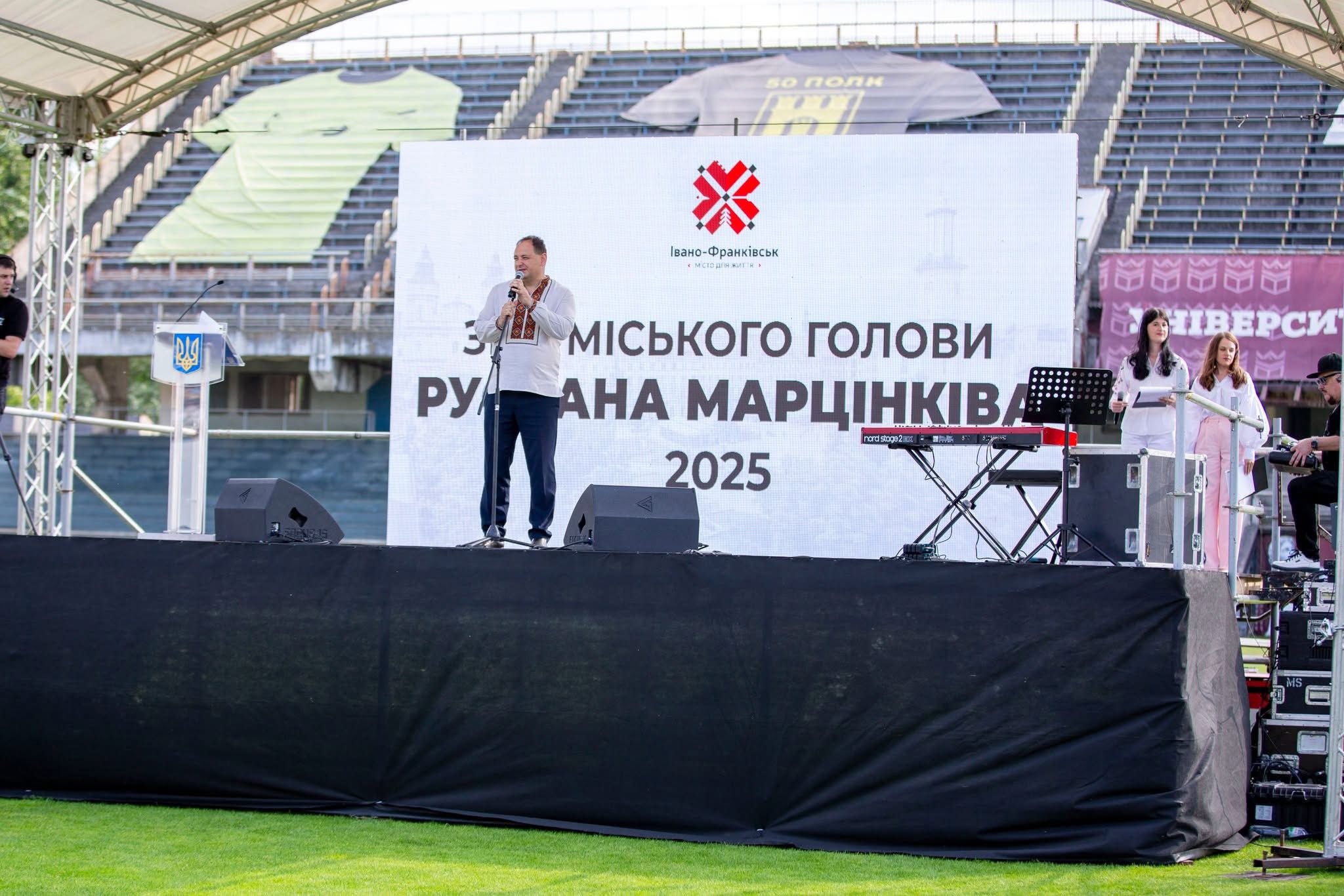 Захід у місті Івано-Франківськ з промовою спікера.