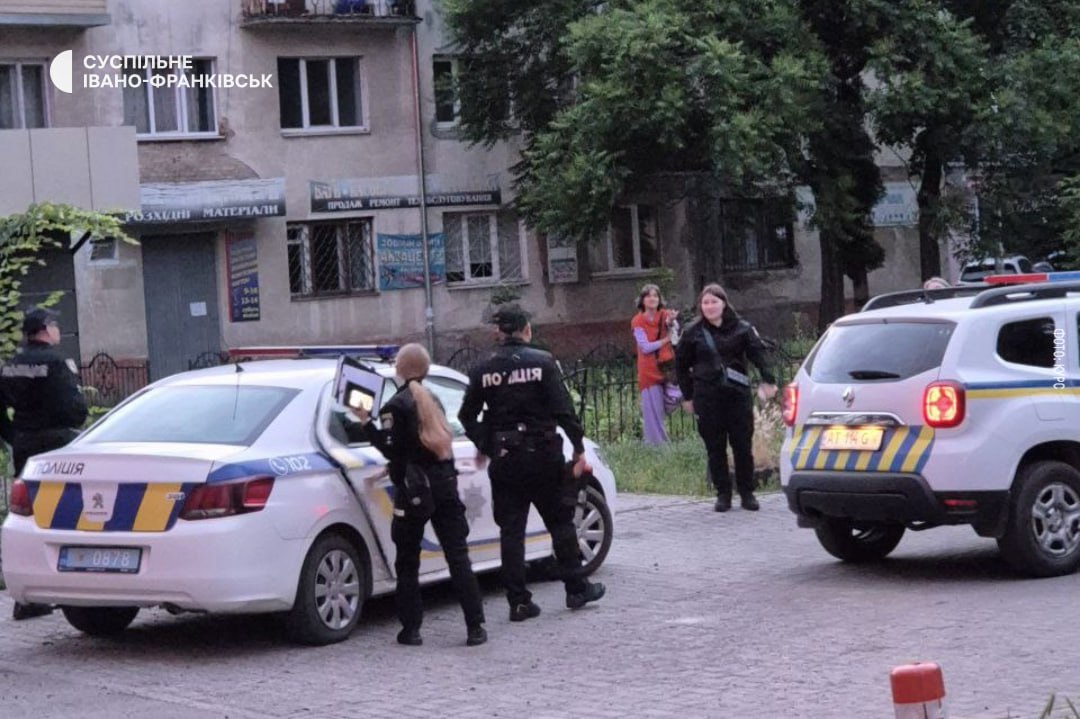 У Франківську невідомі в масках напали на військовослужбовця