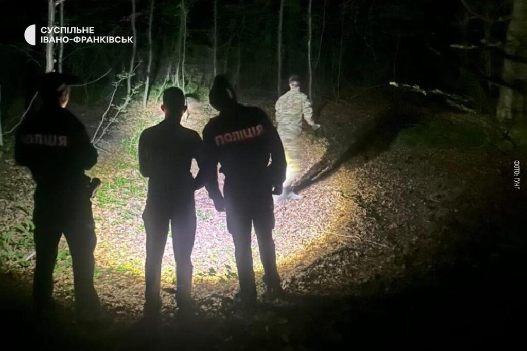 Прикарпатські поліцейські розшукують 5-річного прикарпатця, який заблукав у лісі