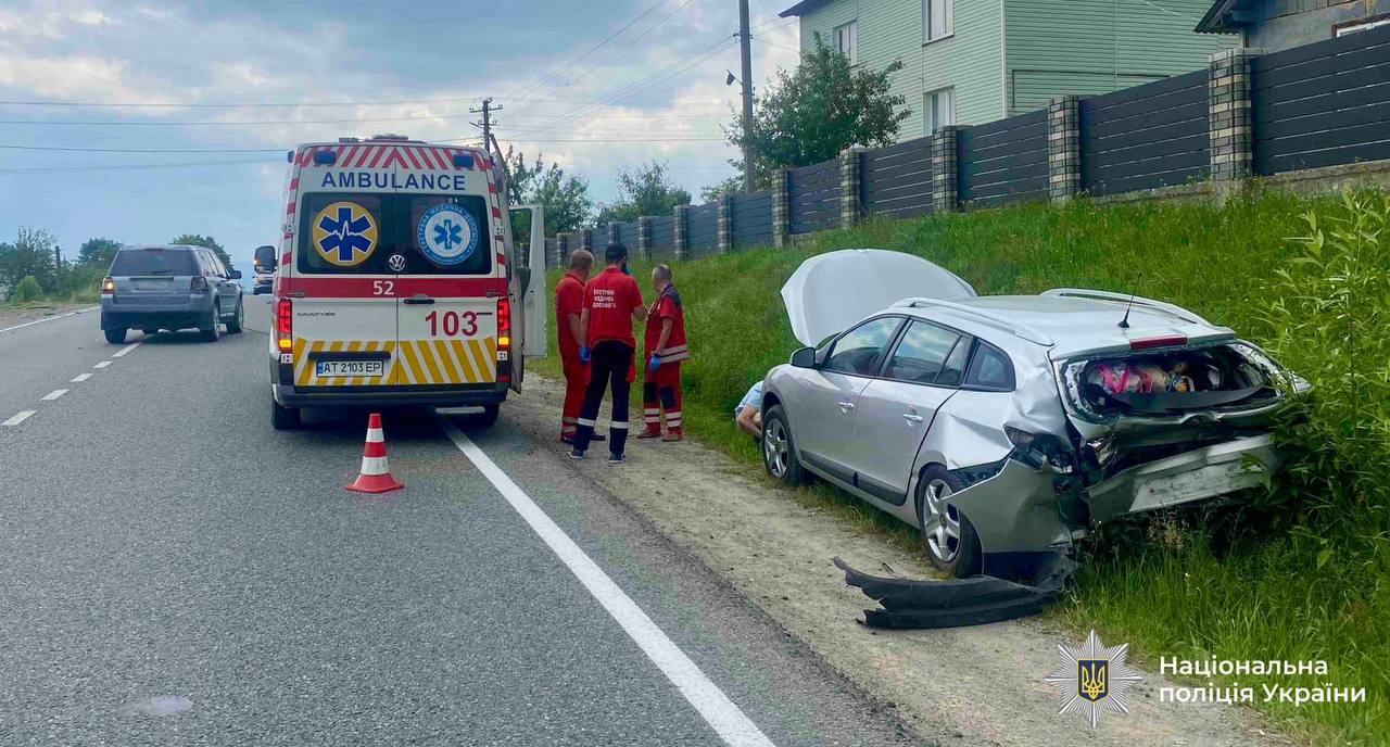 У ДТП на Прикарпатті постраждали четверо людей. ФОТО