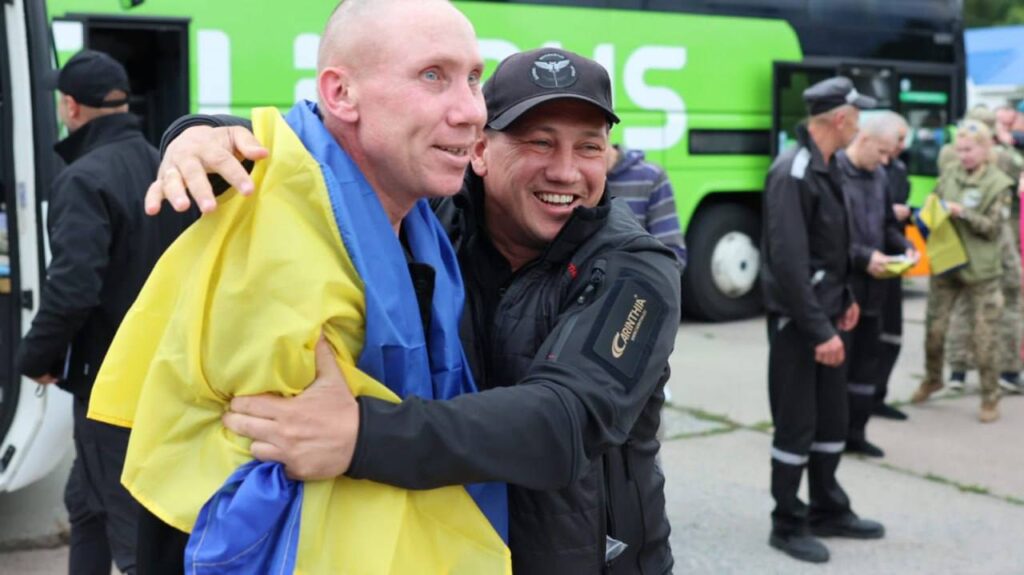 Україна та росія провели черговий етап обміну важкопораненими та тяжкохворими полоненими. ФОТО