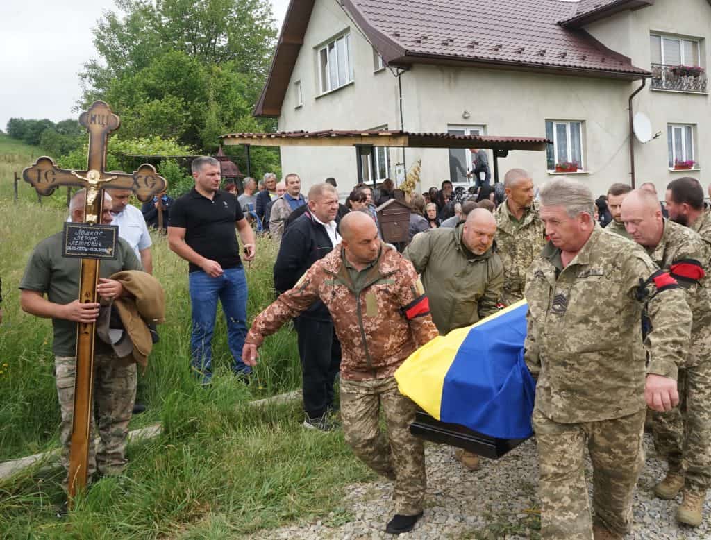 На Прикарпатті поховали загиблого воїна 102 бригади Петра Ломпаса. ФОТО