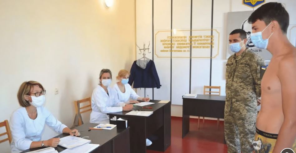 Обмежено придатні прикарпатці продовжують уникати ВЛК