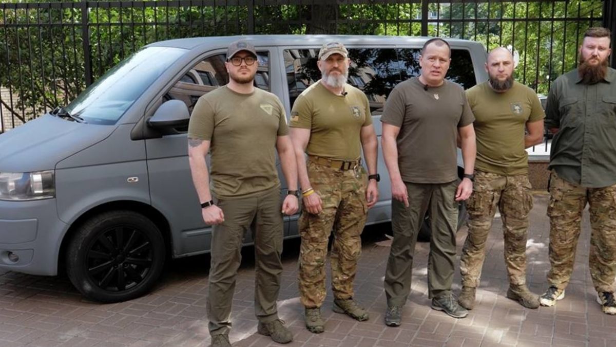 Група «Гюрза» тримала чергову автівку для бойових завдань від волонтерів «Української команди»