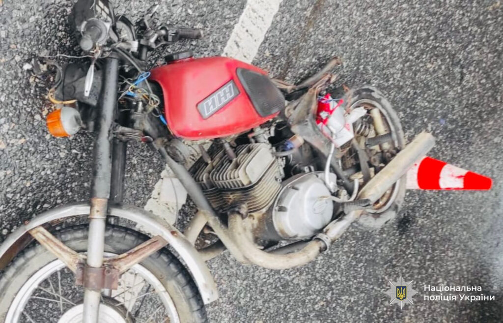 Водій мотоцикла виїхав на зустрічну смугу: деталі смертельної аварії у Делятині. ФОТО