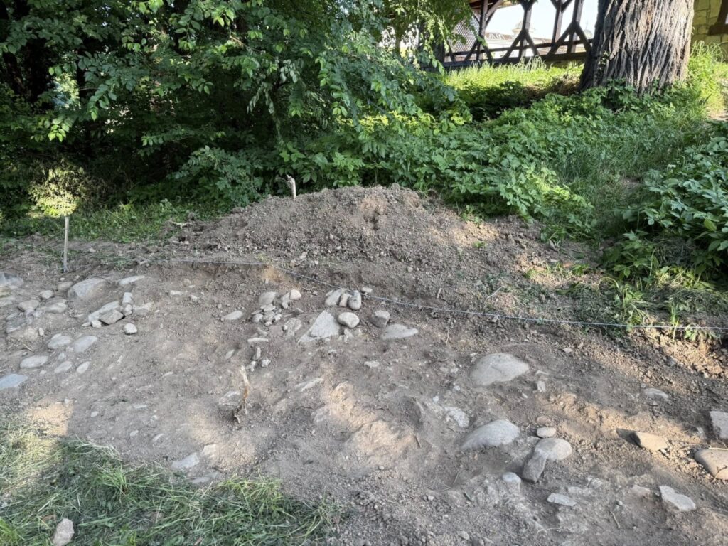 На Долинщині розкопали фундамент церкви XVIII-ХІХ століть