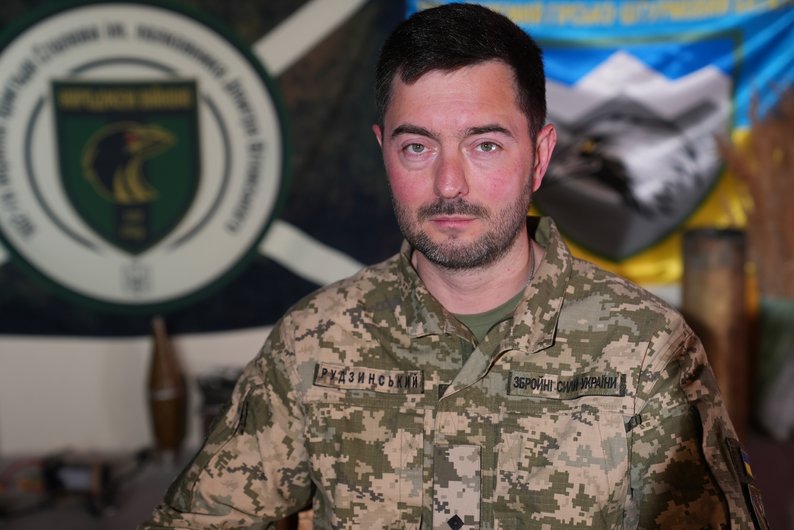 Від маркетолога до офіцера з комунікацій: як франківець Ростислав Рудзинський працює над промоцією 102 бригади