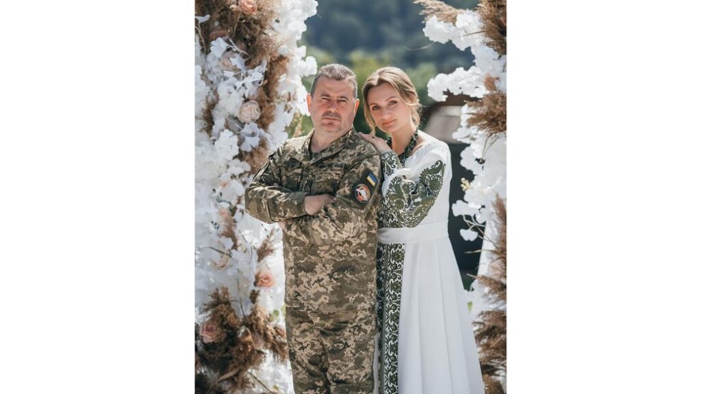 На Івано-Франківщині військовий медик з Черкащини одружився зі своєю обраницею