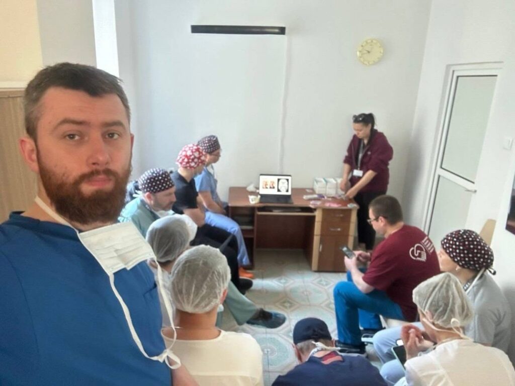 Франківські лікарі долучилися до роботи канадських хірургів