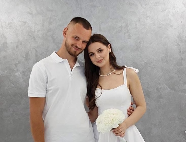 На День Конституції у Франківську одружилися 17 сімей. ФОТО