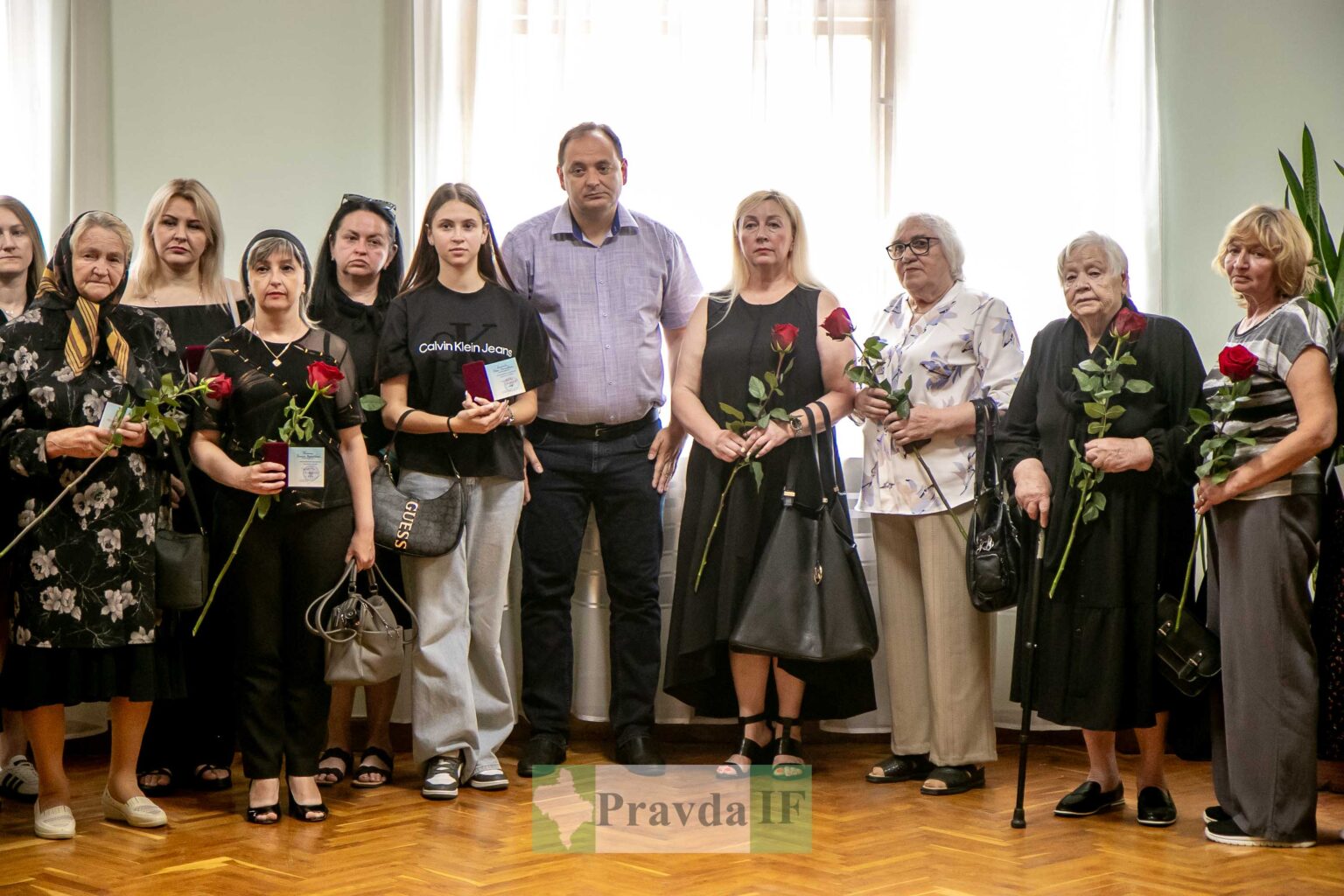 У Франківську на сесії міської ради нагородили посмертно захисників України ФОТОРЕПОРТАЖ