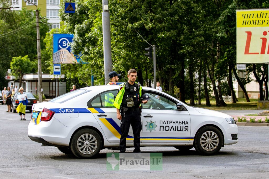 Патрульна поліція України на міській вулиці