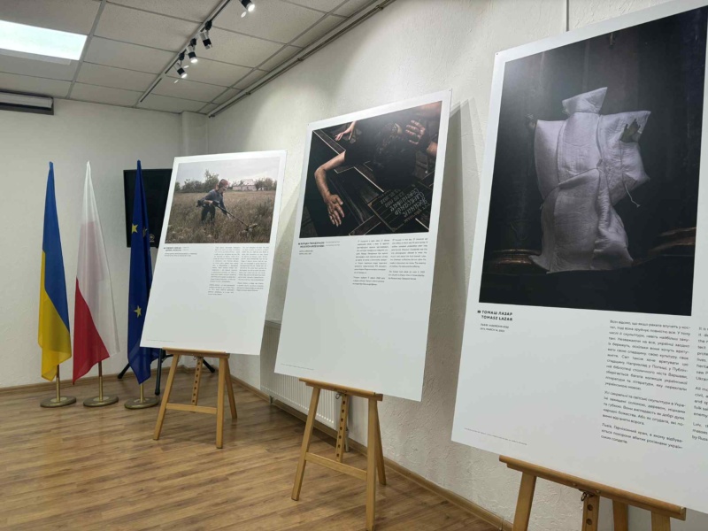 «Очі війни»: у Франківську відкрили фотовиставку польських фотографів і журналістів. ФОТО