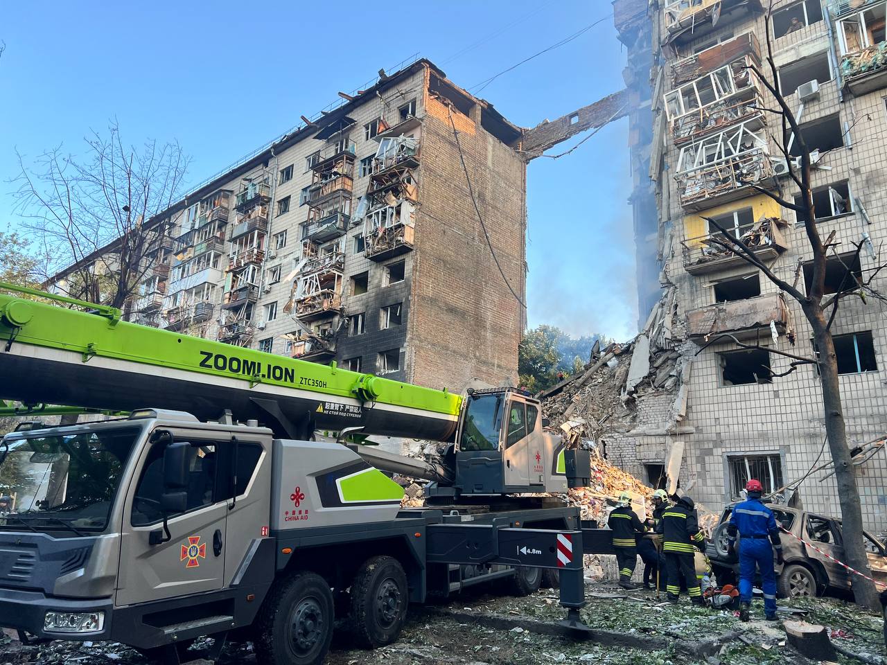 Росія цієї ночі запустила понад 440 безпілотників та 32 ракети, – Зеленський