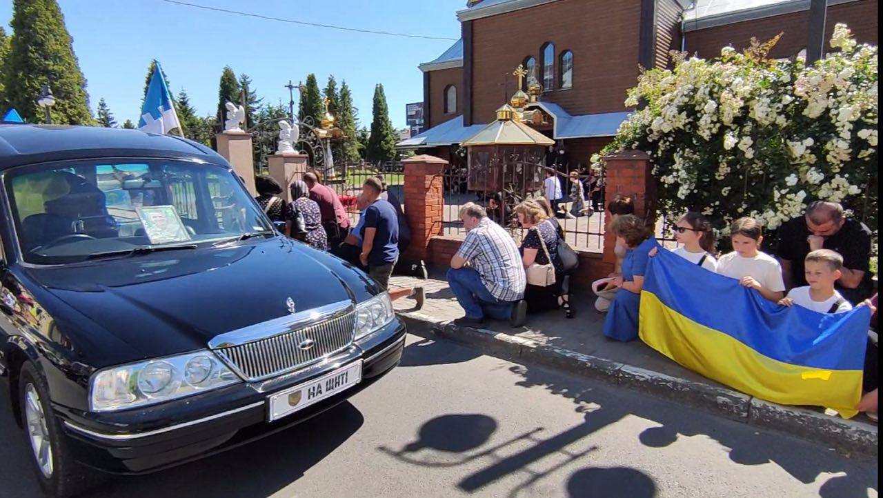 Сьогодні Франківська громада прощатиметься із полеглим героєм Петром Савчуком