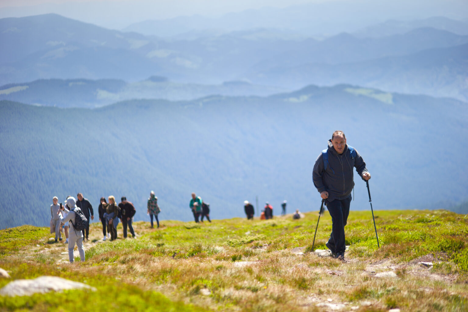 Голови громад Франківщини відзначили 25-річчя Асоціації міст України походом на Піп Іван