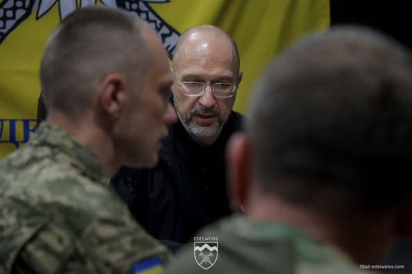 Прем'єр-міністр України завітав на позиції прикарпатської бригади "Едельвейс" ФОТО