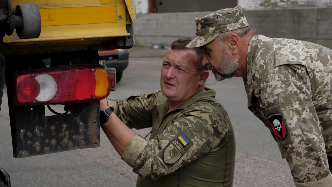 Бійці 72 бригади отримали від волонтерів унікальний 12-тонник з гідробортом