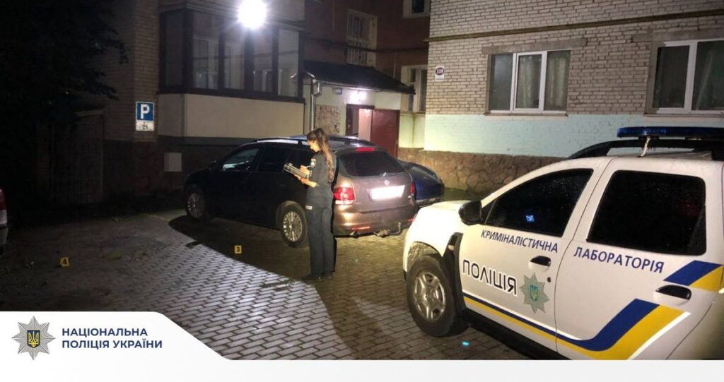 Поліція на місці події вночі