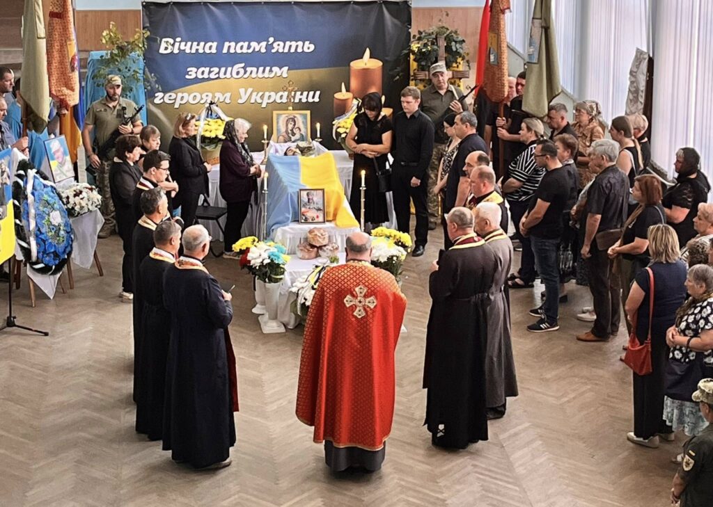 Поминальна церемонія в пам'ять героїв України.