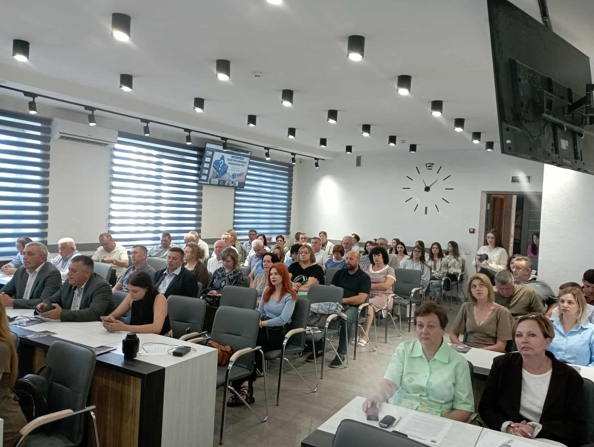 В Івано-Франківську дискутували, чи варто скоротити кількість навчальних закладів 