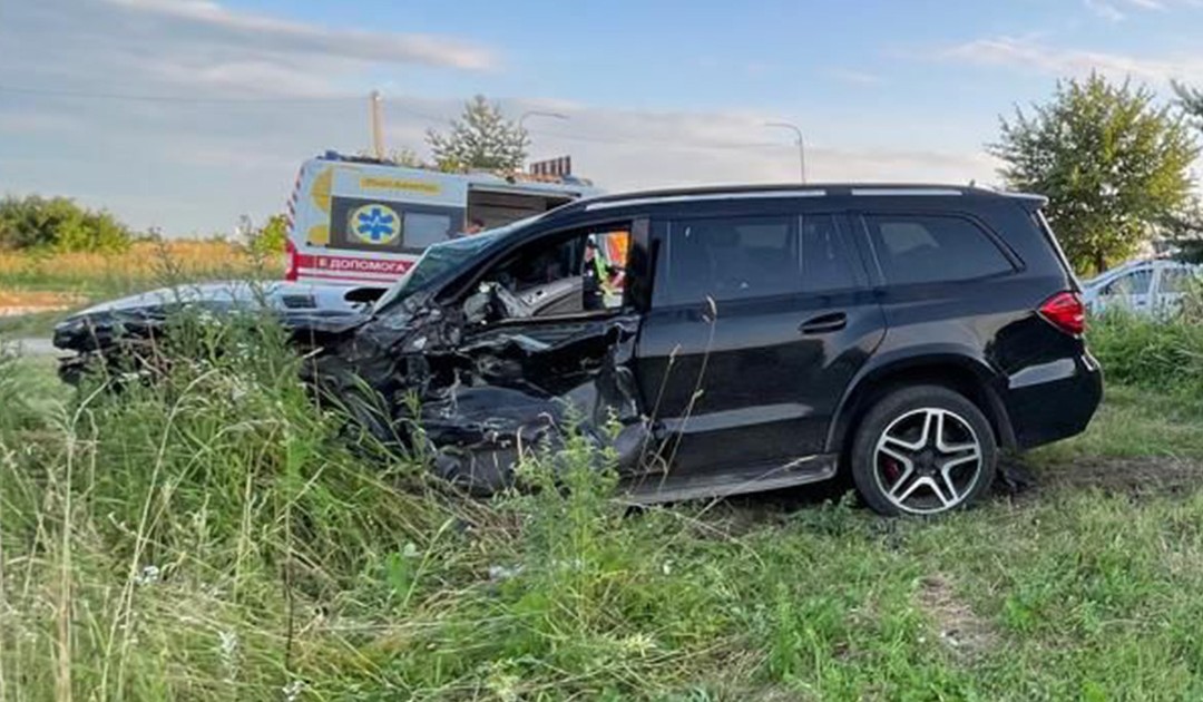 Аварія автомобілів із машиною швидкої допомоги