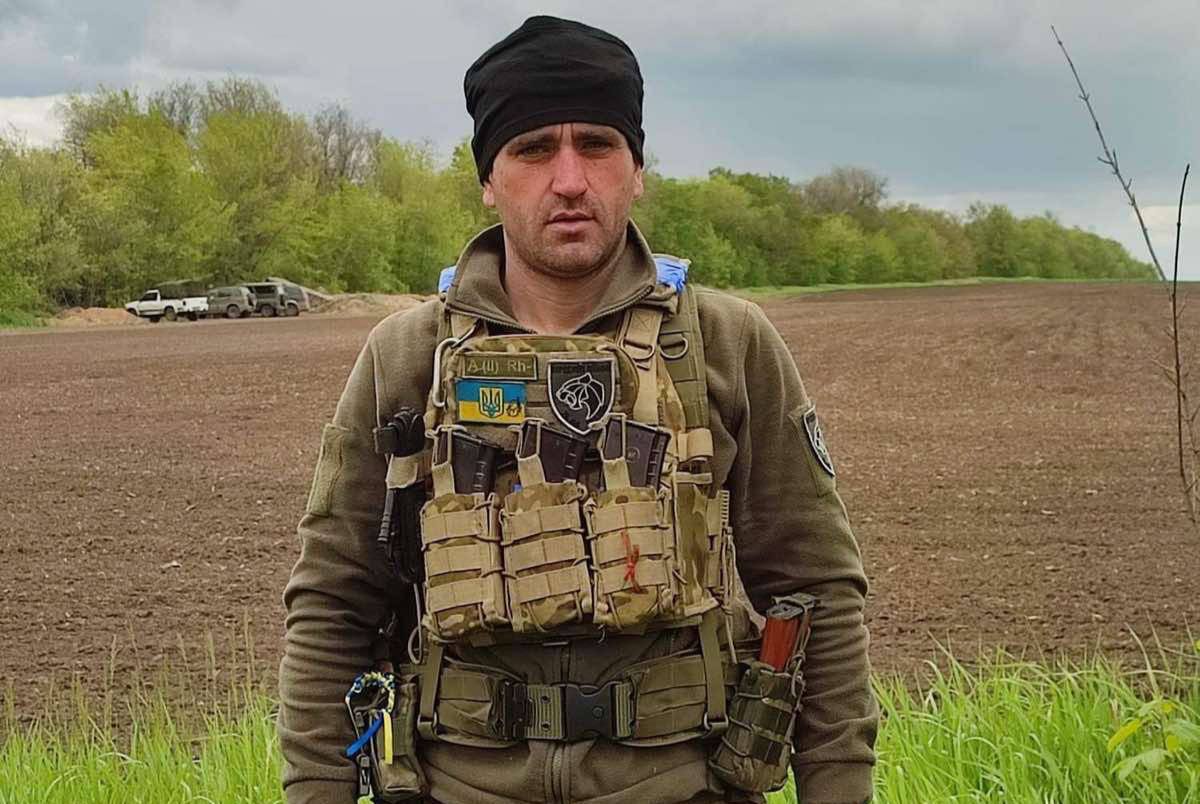 В рідному селі на Прикарпатті поховають полеглого Героя Олександра Бутакова