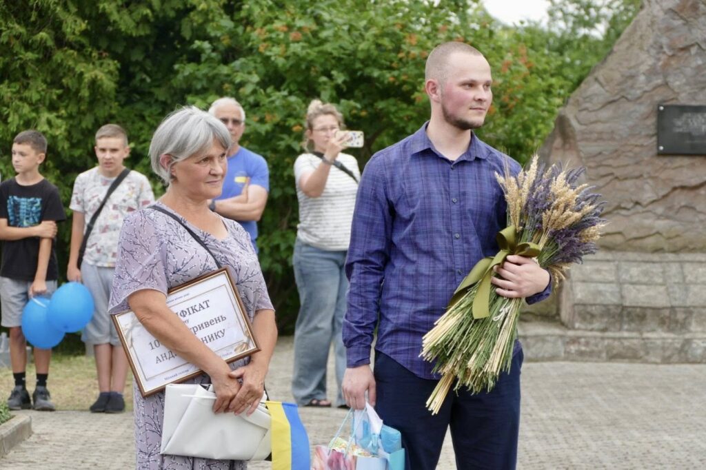 Церемонія нагородження на відкритому майданчику