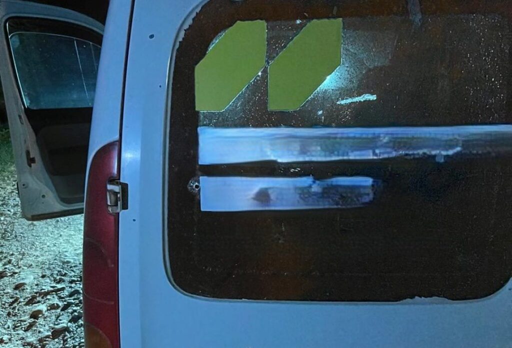 На Косівщині чоловік вистрілив у авто та поранив 12-річного хлопчика. ФОТО