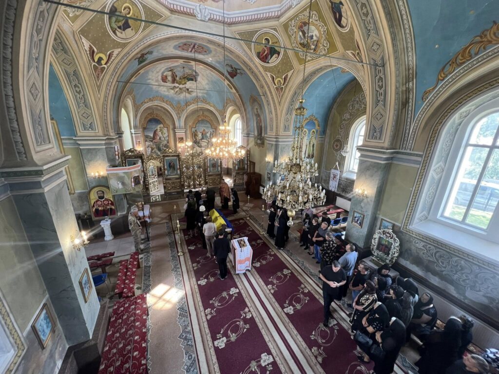 Богослужіння у православній церкві з людьми