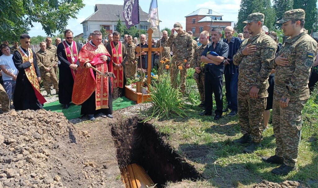 Поховання з військовими почестями в Україні.