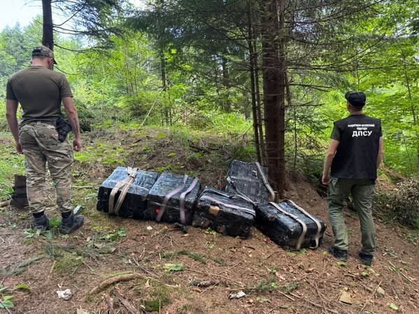 На кордоні з Румунією зупинили тютюнову контрабанду на понад 200 тисяч гривень. ФОТО
