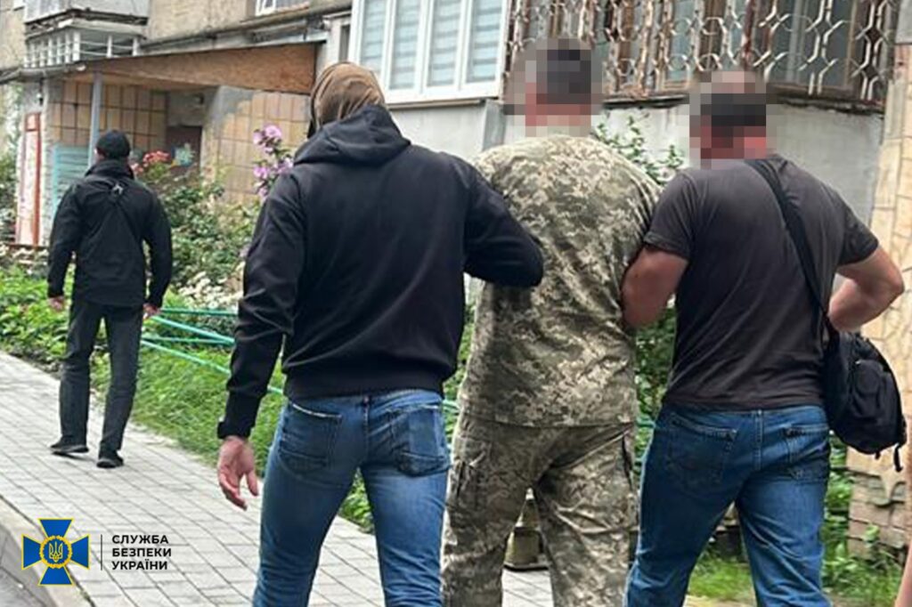 Арешт підозрюваного в Україні на вулиці