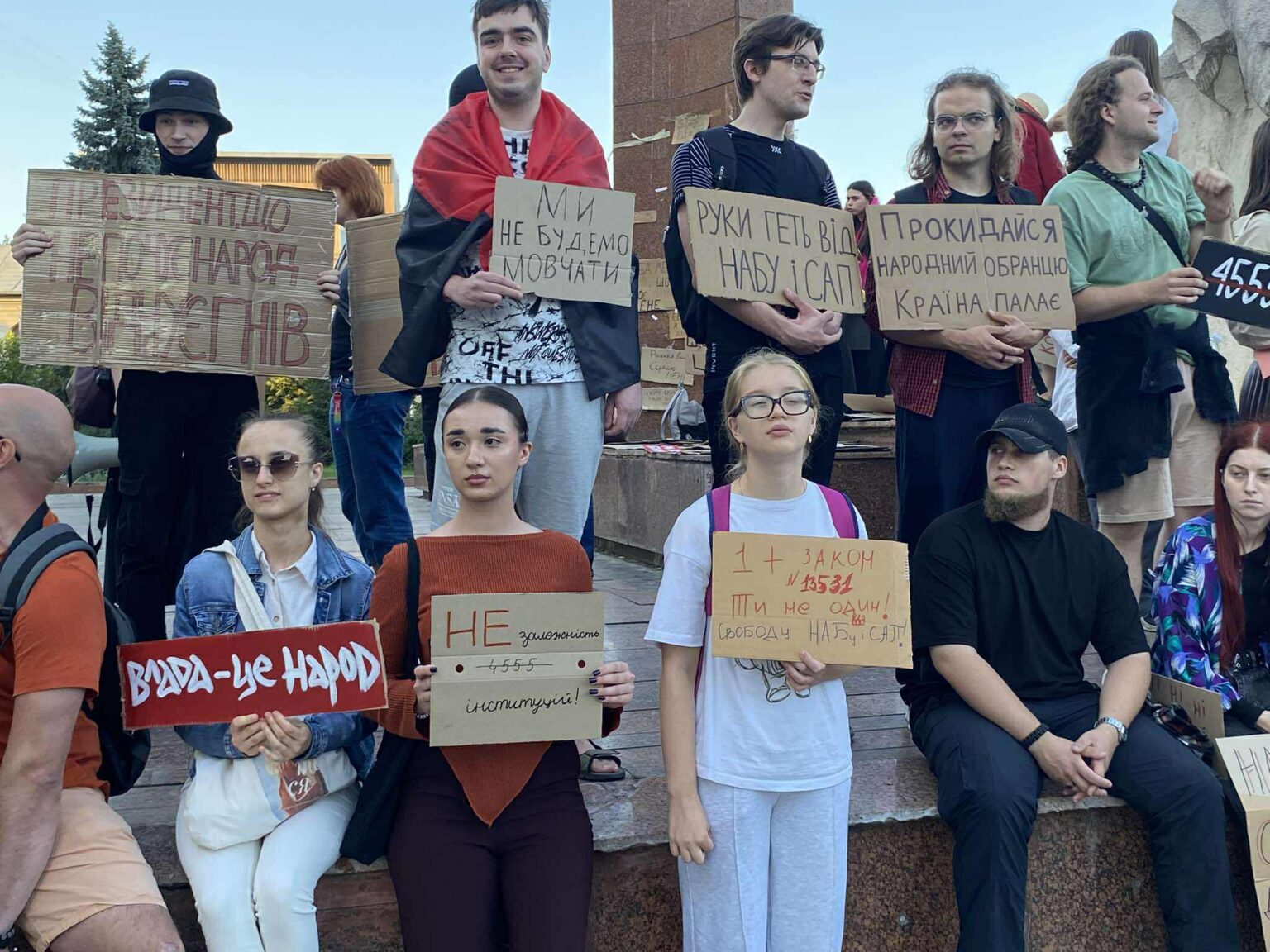 У Франківську протестують проти закону, який обмежує повноваження НАБУ та САП ФОТО