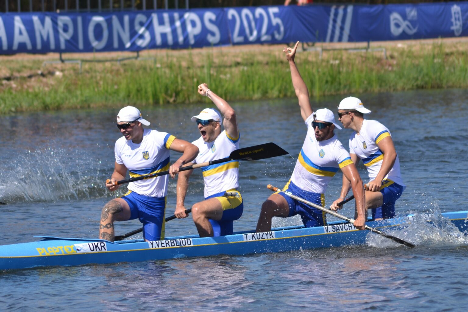 Українська команда з веслування перемагає на змаганнях