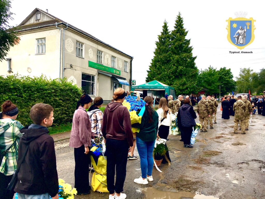 Вшанування військовими та громадянами у місті.