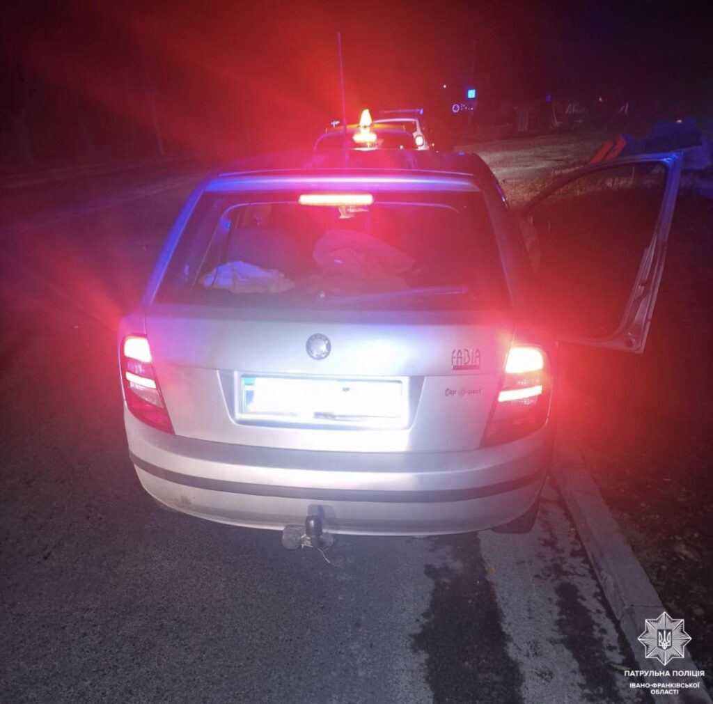 У Франківську патрульні зкпинили нетверезого водія із підробленими документами