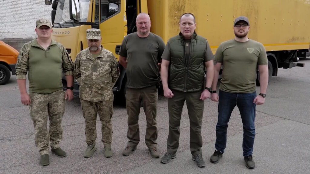 Бійці 72 бригади отримали від волонтерів унікальний 12-тонник з гідробортом